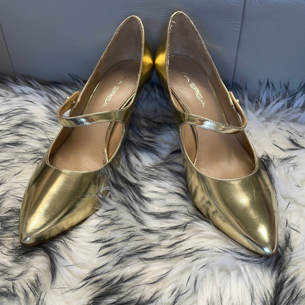 Via Spiga Gold Pump Strap Leather Pointed Heels